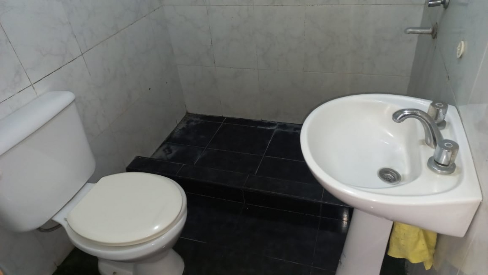 EN ALQUILER REGIA PROPIEDAD CON 2 DORMITORIOS BARRIO 25 DE MAYO - MORENO A 100 METROS RUTA 25