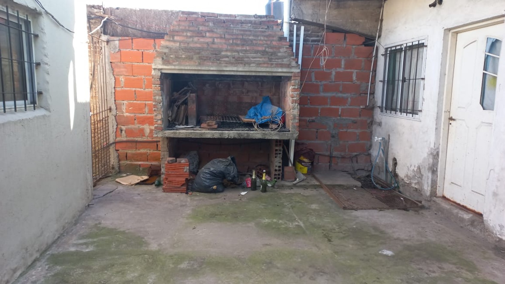 EN ALQUILER REGIA PROPIEDAD CON 2 DORMITORIOS BARRIO 25 DE MAYO - MORENO A 100 METROS RUTA 25