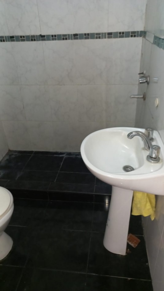 EN ALQUILER REGIA PROPIEDAD CON 2 DORMITORIOS BARRIO 25 DE MAYO - MORENO A 100 METROS RUTA 25