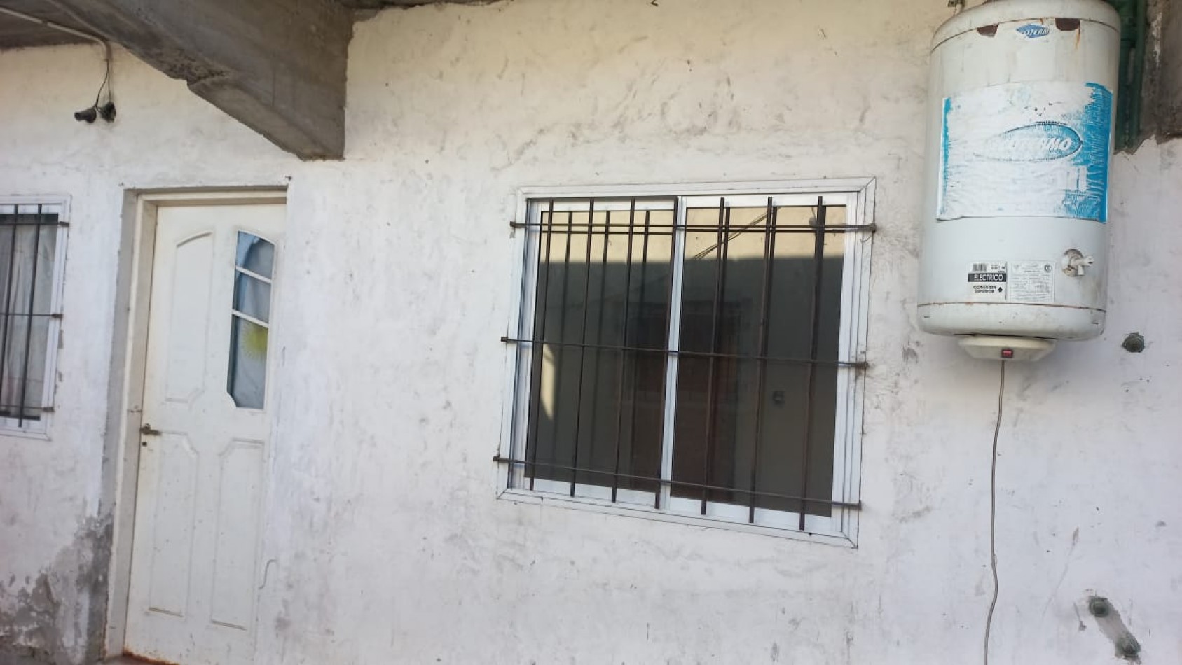 EN ALQUILER REGIA PROPIEDAD CON 2 DORMITORIOS BARRIO 25 DE MAYO - MORENO A 100 METROS RUTA 25