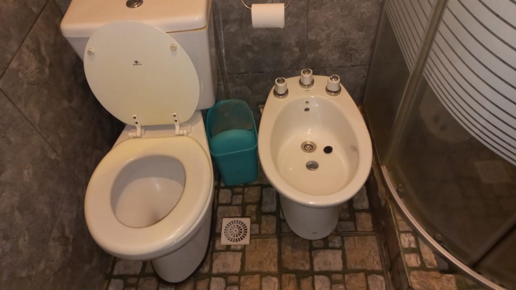 VENDO HERMOSA PROPIEDAD CON TERRENO EN MORENO NORTE, A 40 METROS DE RUTA 23, PROXIMO A COLEGIO, COMERCIOS ESTACIONES DE SERVICIOS