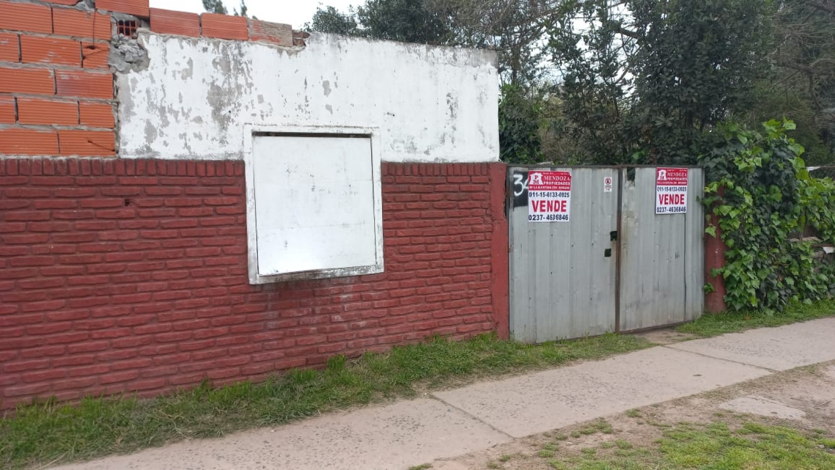 VENDO HERMOSA PROPIEDAD CON TERRENO EN MORENO NORTE, A 40 METROS DE RUTA 23, PROXIMO A COLEGIO, COMERCIOS ESTACIONES DE SERVICIOS