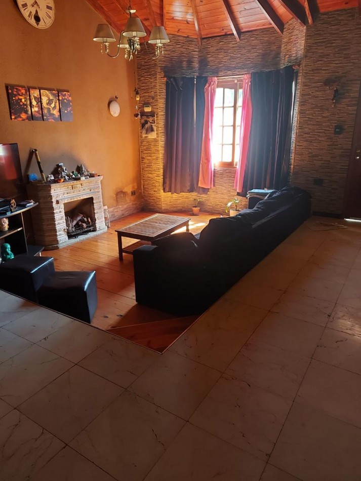 ALQUILO AMPLIA Y HERMOSA CASA DE 2 HABITACIONES EN LA REJA, MORENO.