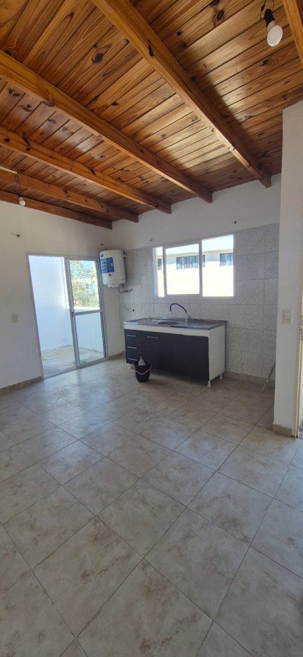 VENDO HERMOSO DEPARTAMENTO PLANTA ALTA MORENO NORTE, PROXIMO A RUTA 23.