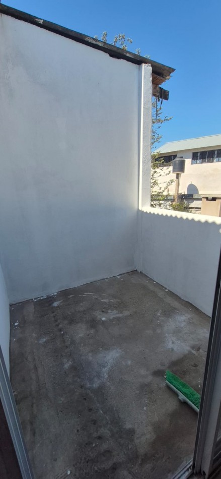 VENDO HERMOSO DEPARTAMENTO PLANTA ALTA MORENO NORTE, PROXIMO A RUTA 23.