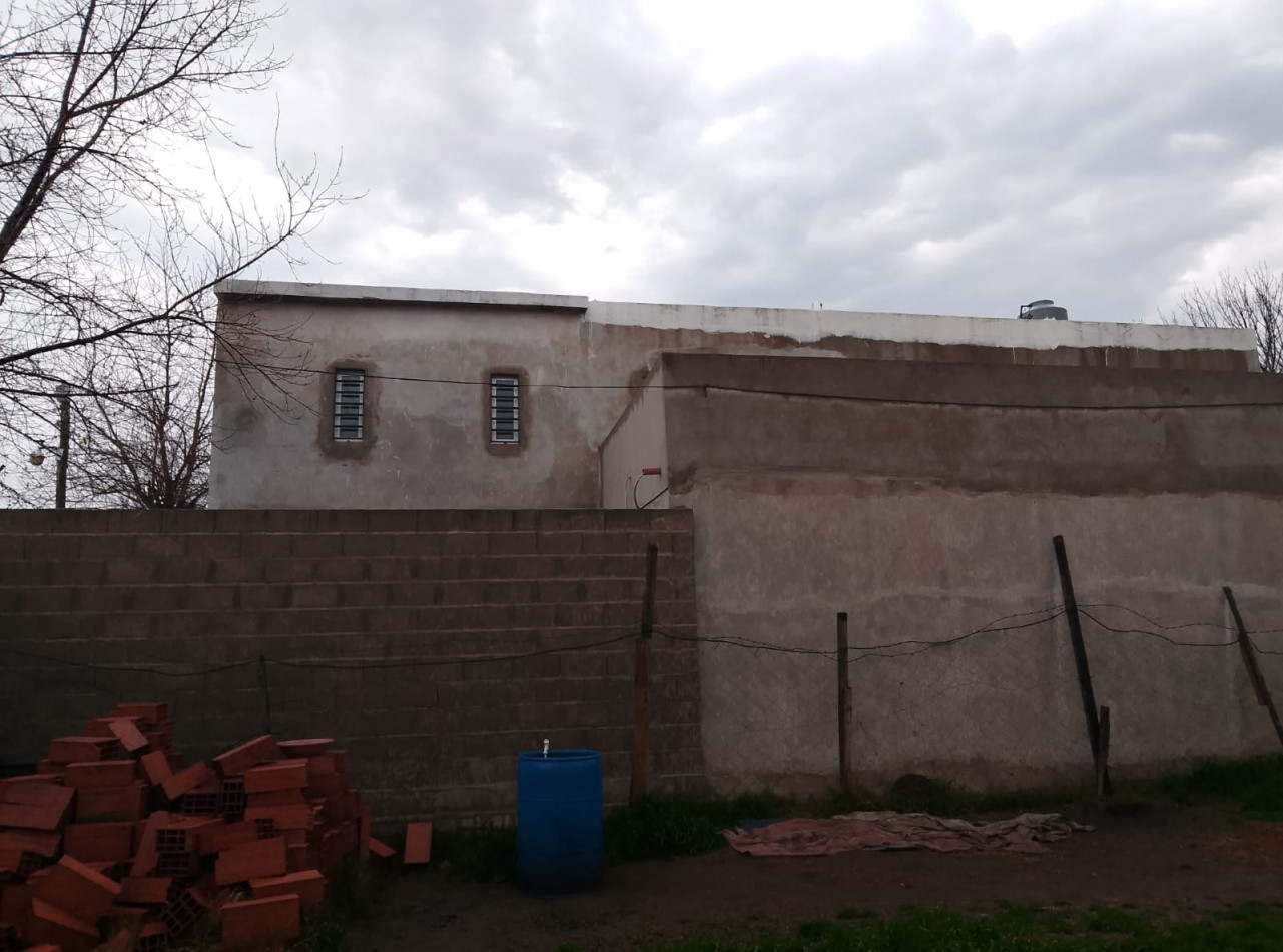 BARRIO SANTA ROSA - MORENO - VENDO O PERMUTO POR CASA CON TERRENO IMPERDIBLE ( O PERMUTA POR CASITA O LOTE EN MORENO SUR