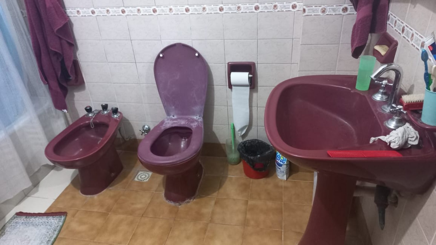 EN VENTA TRES LOCALES COMERCIALES CON VIVIENDA (130 M2 DE LOSA) PROXIMO A ACCESO OESTE Y RUTA 25