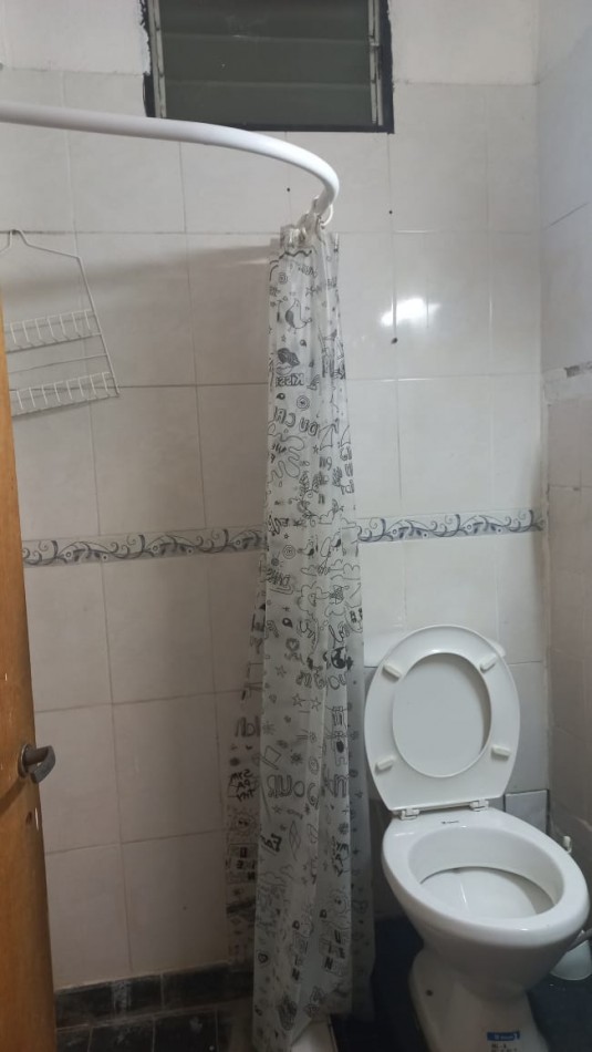 EN VENTA TRES LOCALES COMERCIALES CON VIVIENDA (130 M2 DE LOSA) PROXIMO A ACCESO OESTE Y RUTA 25