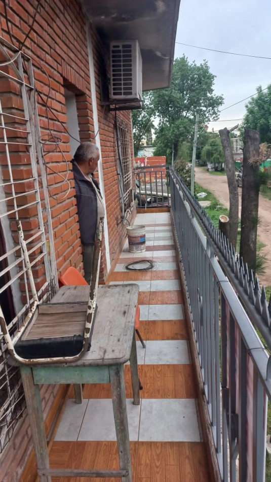 EN VENTA TRES LOCALES COMERCIALES CON VIVIENDA (130 M2 DE LOSA) PROXIMO A ACCESO OESTE Y RUTA 25