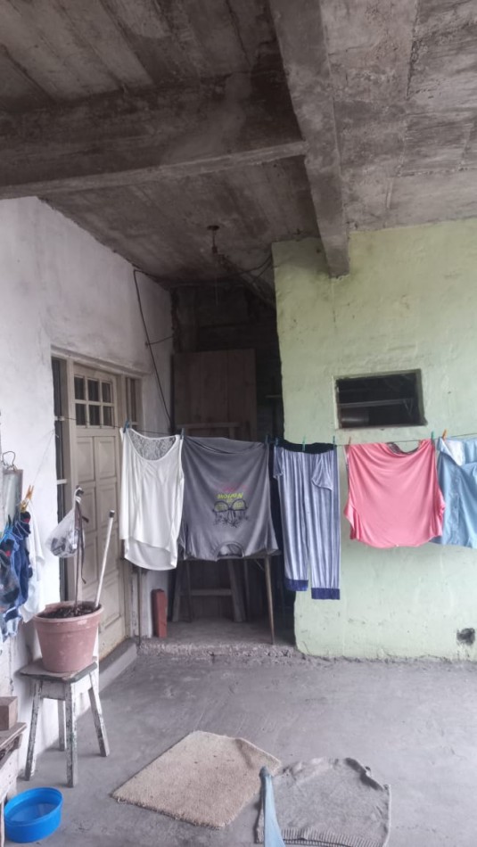 EN VENTA TRES LOCALES COMERCIALES CON VIVIENDA (130 M2 DE LOSA) PROXIMO A ACCESO OESTE Y RUTA 25
