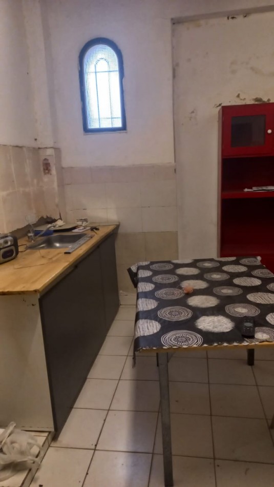 EN VENTA TRES LOCALES COMERCIALES CON VIVIENDA (130 M2 DE LOSA) PROXIMO A ACCESO OESTE Y RUTA 25