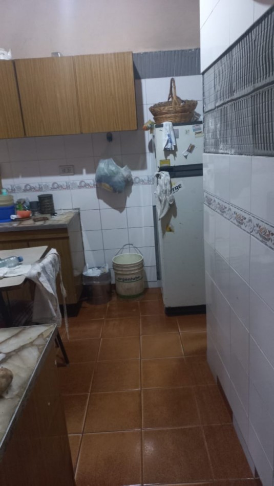 EN VENTA TRES LOCALES COMERCIALES CON VIVIENDA (130 M2 DE LOSA) PROXIMO A ACCESO OESTE Y RUTA 25