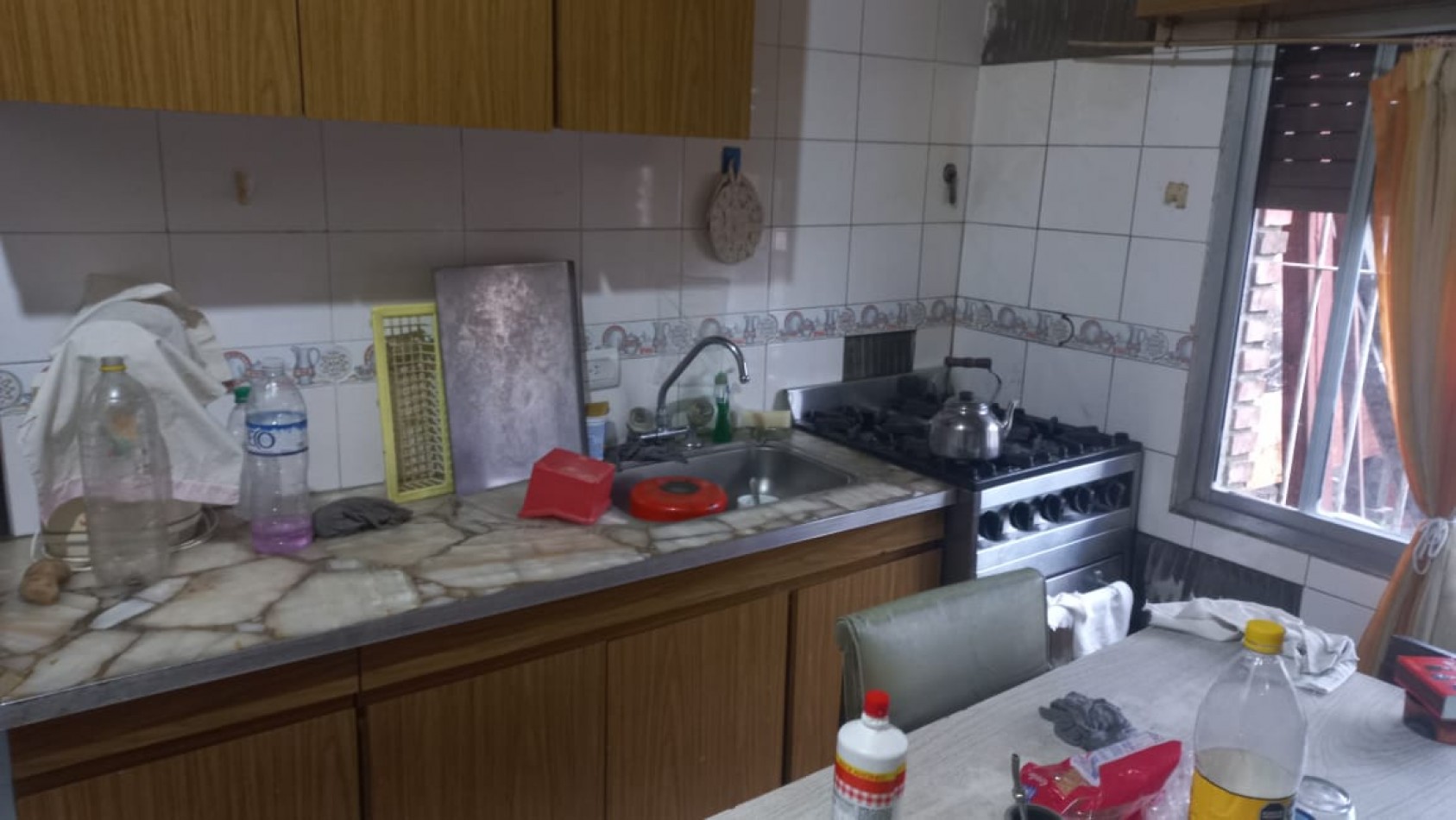 EN VENTA TRES LOCALES COMERCIALES CON VIVIENDA (130 M2 DE LOSA) PROXIMO A ACCESO OESTE Y RUTA 25