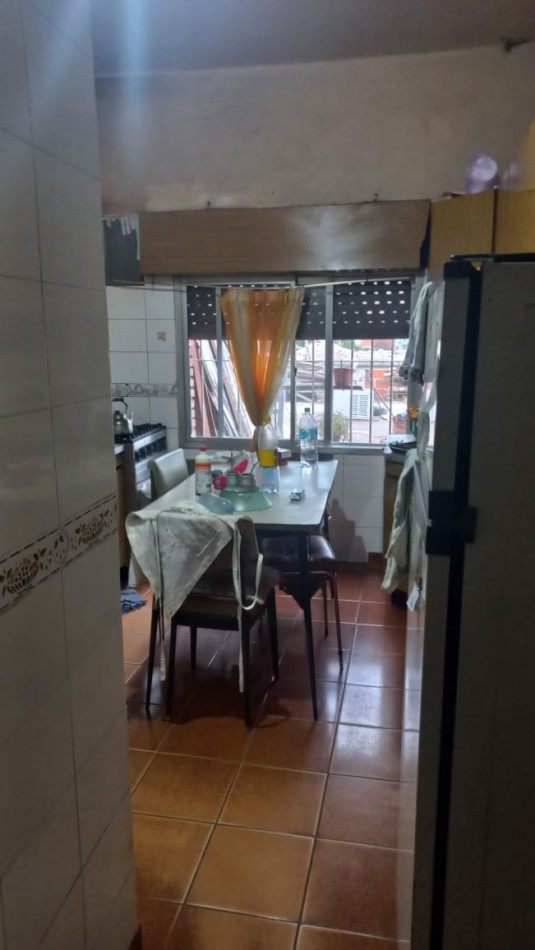 EN VENTA TRES LOCALES COMERCIALES CON VIVIENDA (130 M2 DE LOSA) PROXIMO A ACCESO OESTE Y RUTA 25