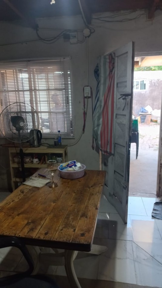 VENDO DOS HERMOSAS CASA DE MATERIAL CON LOCAL COMERCIAL Y PILETA DE NATACION EN BARRIO CIUDAD SATELITE, PARTIDO DE MORENO, CALLE: CURABROCHERO 6525