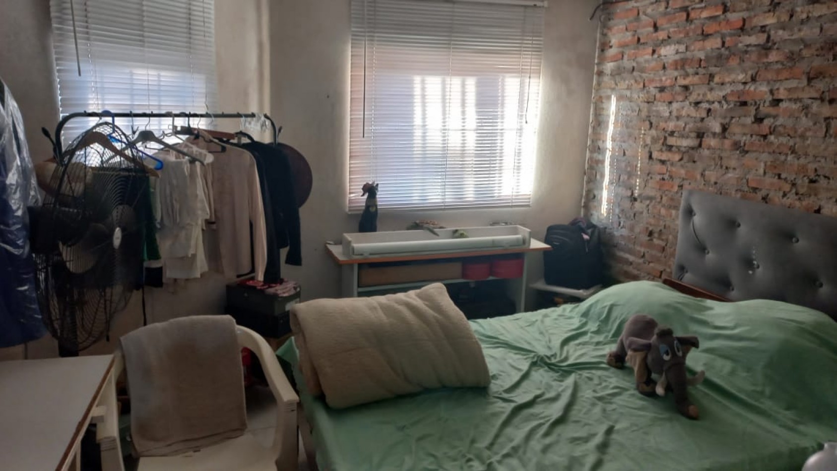 VENDO DOS HERMOSAS CASA DE MATERIAL CON LOCAL COMERCIAL Y PILETA DE NATACION EN BARRIO CIUDAD SATELITE, PARTIDO DE MORENO, CALLE: CURABROCHERO 6525