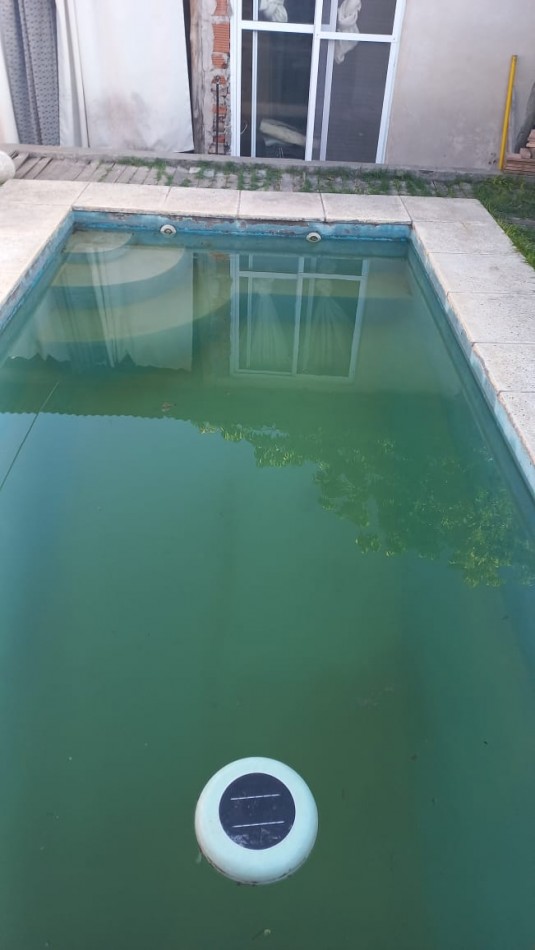 VENDO DOS HERMOSAS CASA DE MATERIAL CON LOCAL COMERCIAL Y PILETA DE NATACION EN BARRIO CIUDAD SATELITE, PARTIDO DE MORENO, CALLE: CURABROCHERO 6525