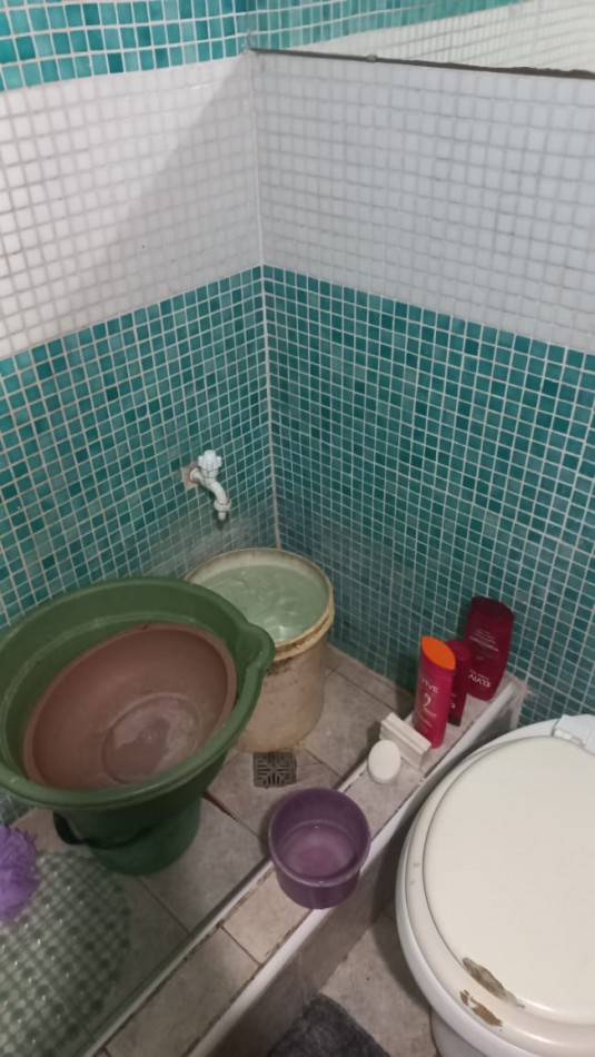 VENDO DOS HERMOSAS CASA DE MATERIAL CON LOCAL COMERCIAL Y PILETA DE NATACION EN BARRIO CIUDAD SATELITE, PARTIDO DE MORENO, CALLE: CURABROCHERO 6525