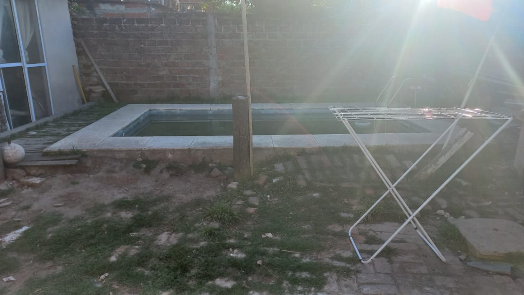 VENDO DOS HERMOSAS CASA DE MATERIAL CON LOCAL COMERCIAL Y PILETA DE NATACION EN BARRIO CIUDAD SATELITE, PARTIDO DE MORENO, CALLE: CURABROCHERO 6525
