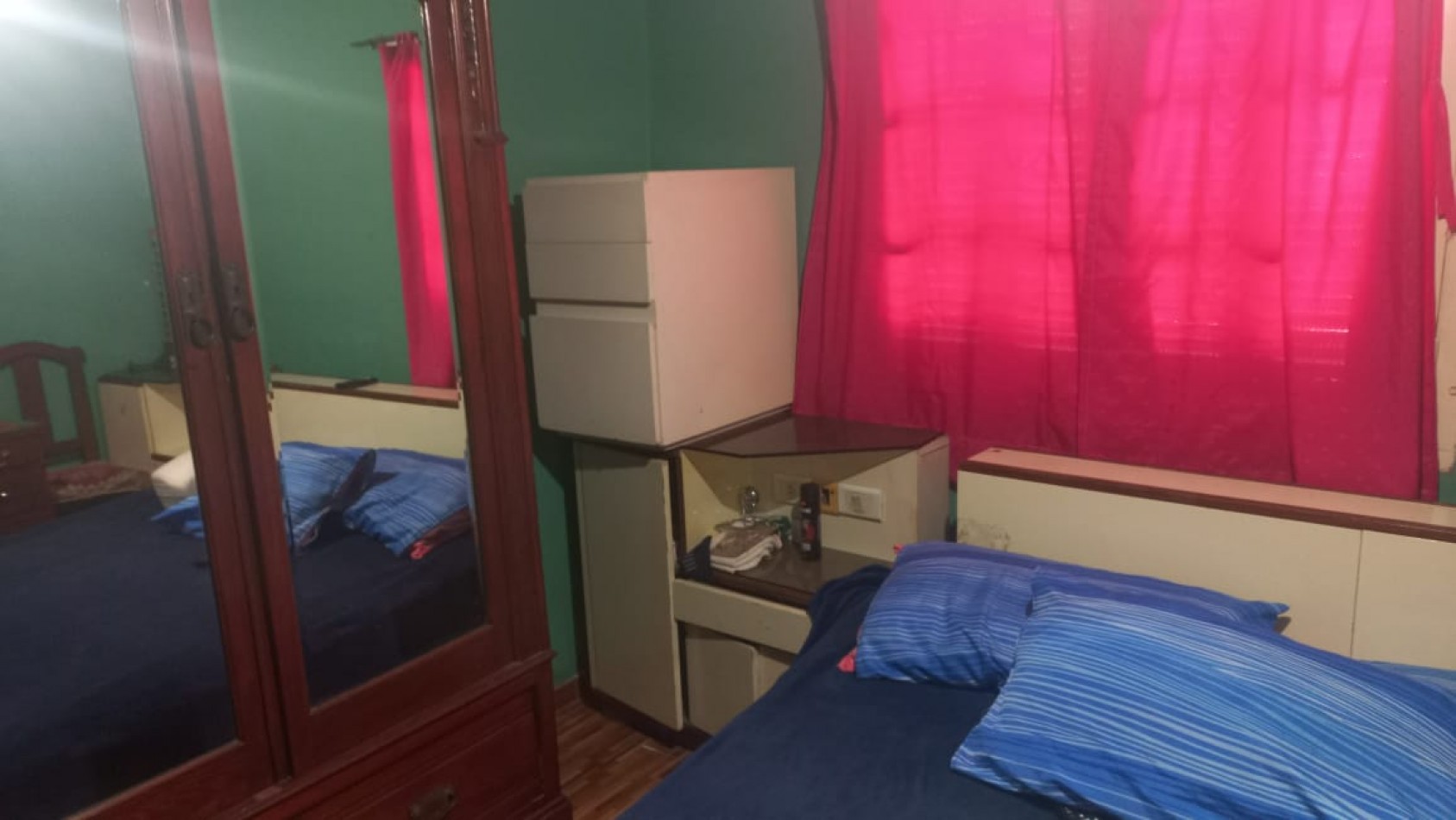 VENDO AMPLIA CASA CON PILETA DE NATACION IDEAL PARA EVENTOS O INVERSIONISTA QUE DESEE OFRECER HOSPEDAJE YA QUE ES UN AMBIENTE ACOJEDOR CON CASA PRINCIPAL Y DOS DEPARTAMENTOS CON BAÑO EN EL BARRIO YARAVI, MORENO. CALLE TABLADA 5460