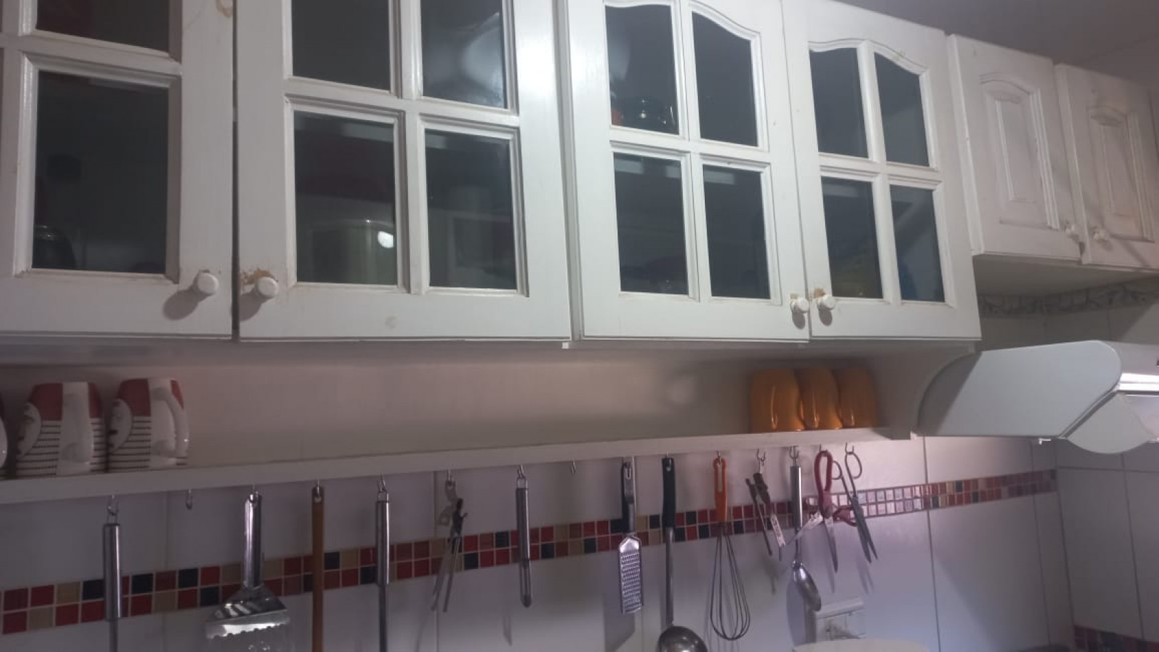 VENDO AMPLIA CASA CON PILETA DE NATACION IDEAL PARA EVENTOS O INVERSIONISTA QUE DESEE OFRECER HOSPEDAJE YA QUE ES UN AMBIENTE ACOJEDOR CON CASA PRINCIPAL Y DOS DEPARTAMENTOS CON BAÑO EN EL BARRIO YARAVI, MORENO. CALLE TABLADA 5460