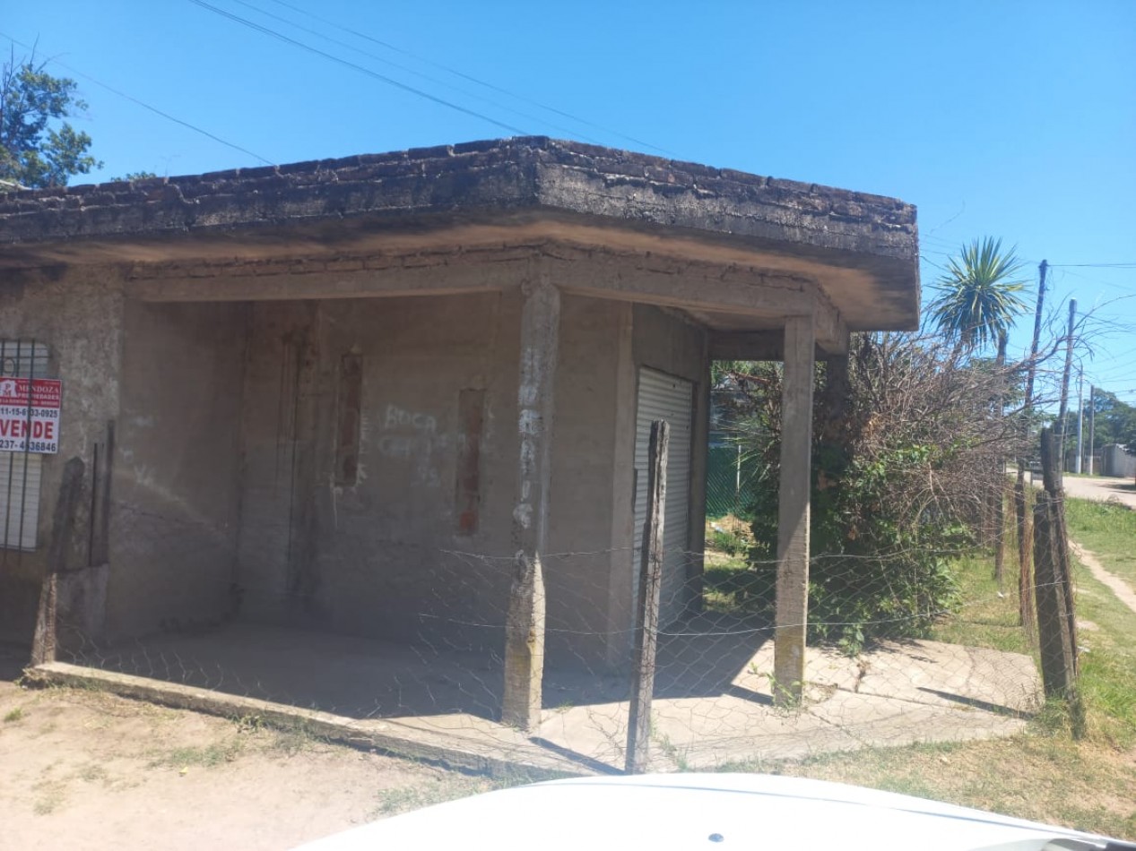 VENDO CASA DE MATERIAL EN BARRIO LA PERLITA- MORENO.  IMPERDIBLE U$D 30.000.-  CALLE LA PLATA 1502