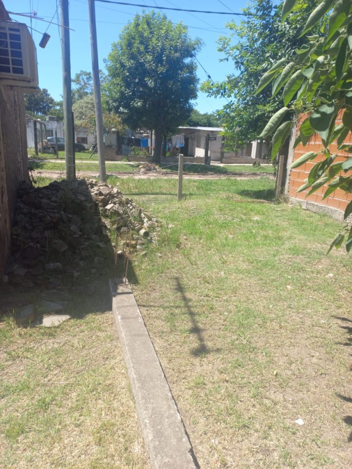 VENDO CASA DE MATERIAL EN BARRIO LA PERLITA- MORENO.  IMPERDIBLE U$D 30.000.-  CALLE LA PLATA 1502