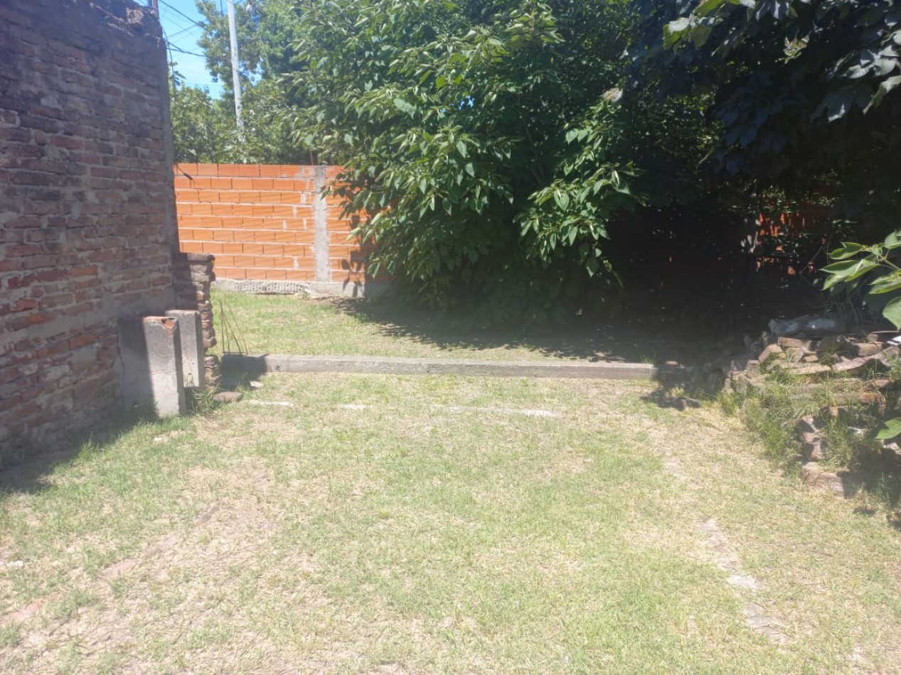 VENDO CASA DE MATERIAL EN BARRIO LA PERLITA- MORENO.  IMPERDIBLE U$D 30.000.-  CALLE LA PLATA 1502