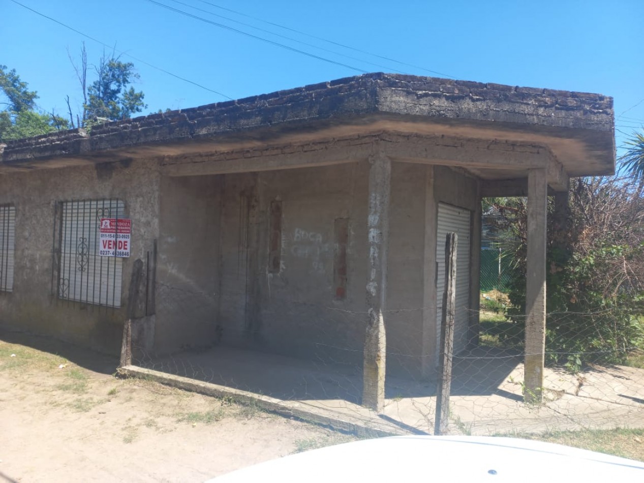 VENDO CASA DE MATERIAL EN BARRIO LA PERLITA- MORENO.  IMPERDIBLE U$D 30.000.-  CALLE LA PLATA 1502