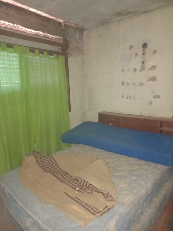 VENDO CASA DE MATERIAL EN BARRIO LA PERLITA- MORENO.  IMPERDIBLE U$D 30.000.-  CALLE LA PLATA 1502