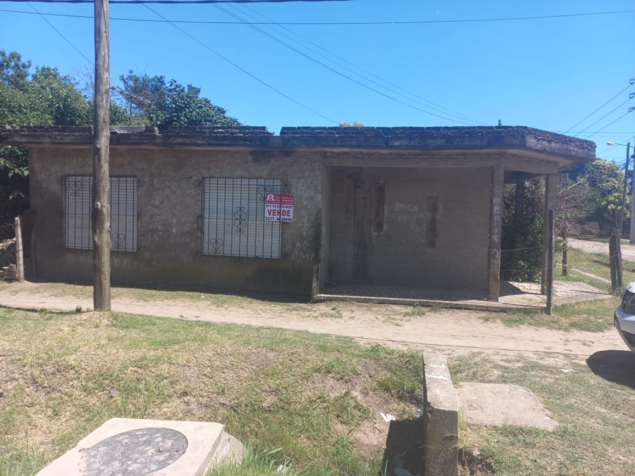 VENDO CASA DE MATERIAL EN BARRIO LA PERLITA- MORENO.  IMPERDIBLE U$D 30.000.-  CALLE LA PLATA 1502