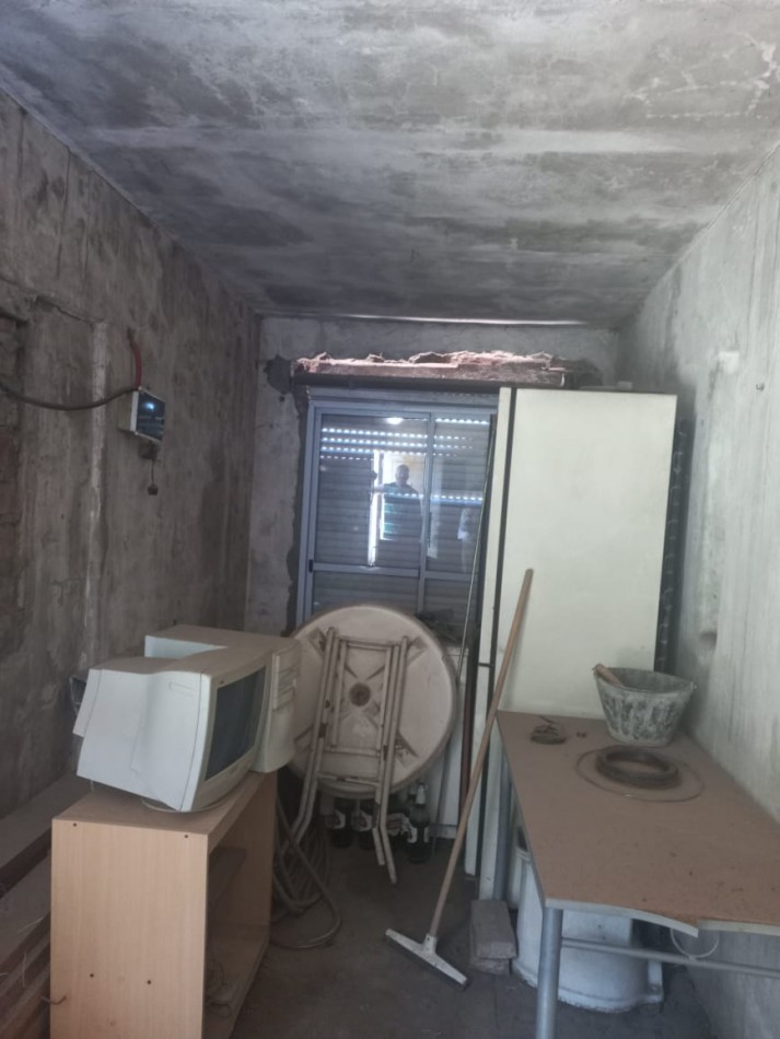 VENDO CASA DE MATERIAL EN BARRIO LA PERLITA- MORENO.  IMPERDIBLE U$D 30.000.-  CALLE LA PLATA 1502