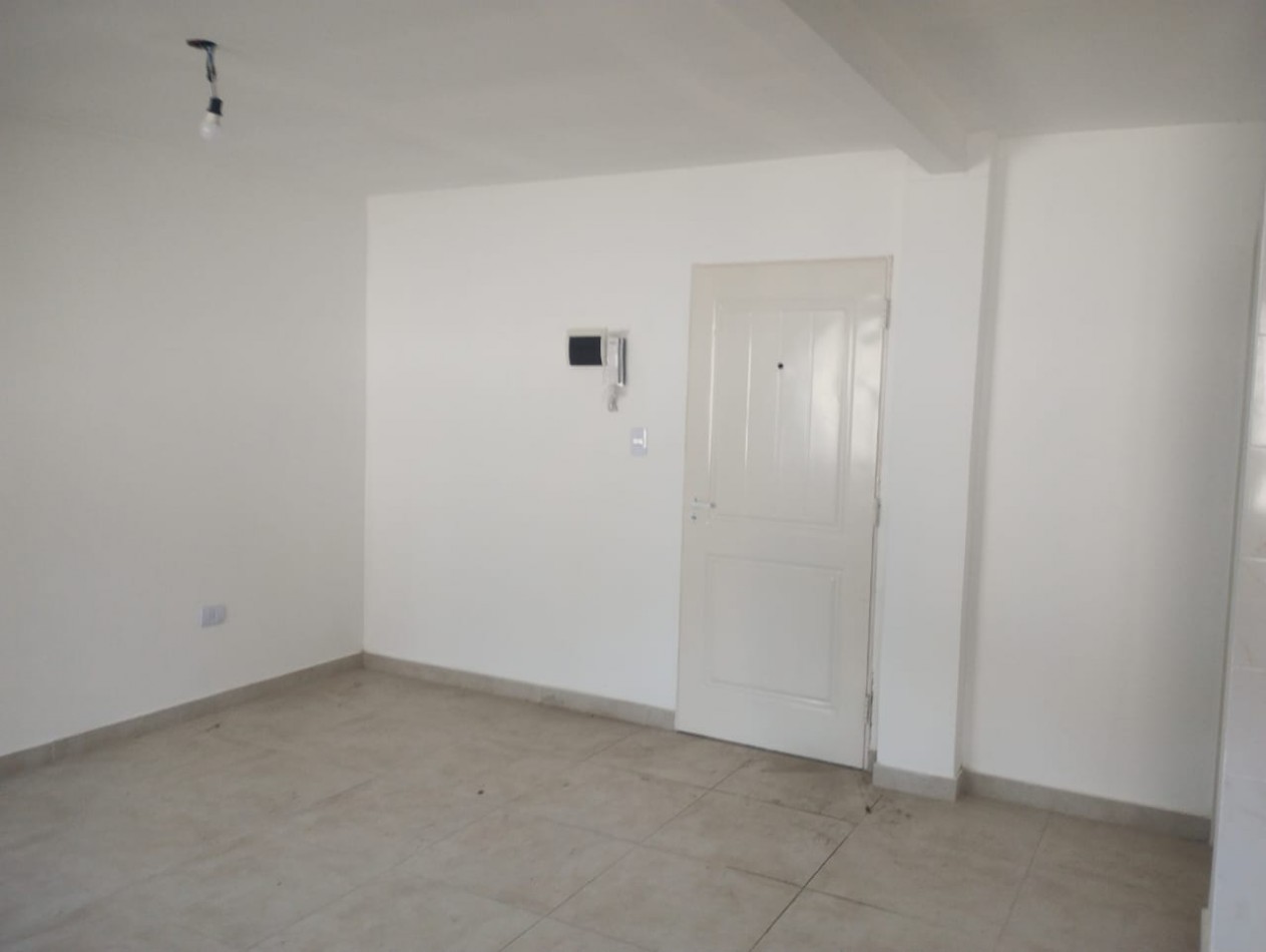 ALQUILO REGIO DEPARTAMENTO CON COCHERA, PLANTA BAJA EN MORENO CENTRO, EDIFICIO MADIBA VII,  CALLE DE LA QUINTANA 270 -MORENO