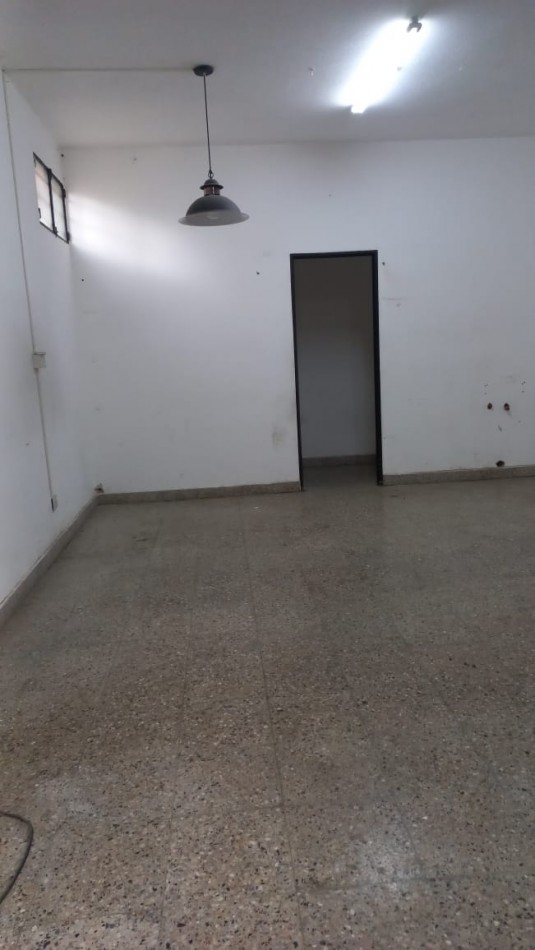 EN ALQUILER HERMOSO LOCAL IDEAL PELUQUERIA, ESTETICA ETC. EN PASO DEL REY, BARRIO ASUNCION.