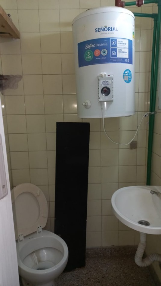 EN ALQUILER HERMOSO LOCAL IDEAL PELUQUERIA, ESTETICA ETC. EN PASO DEL REY, BARRIO ASUNCION.