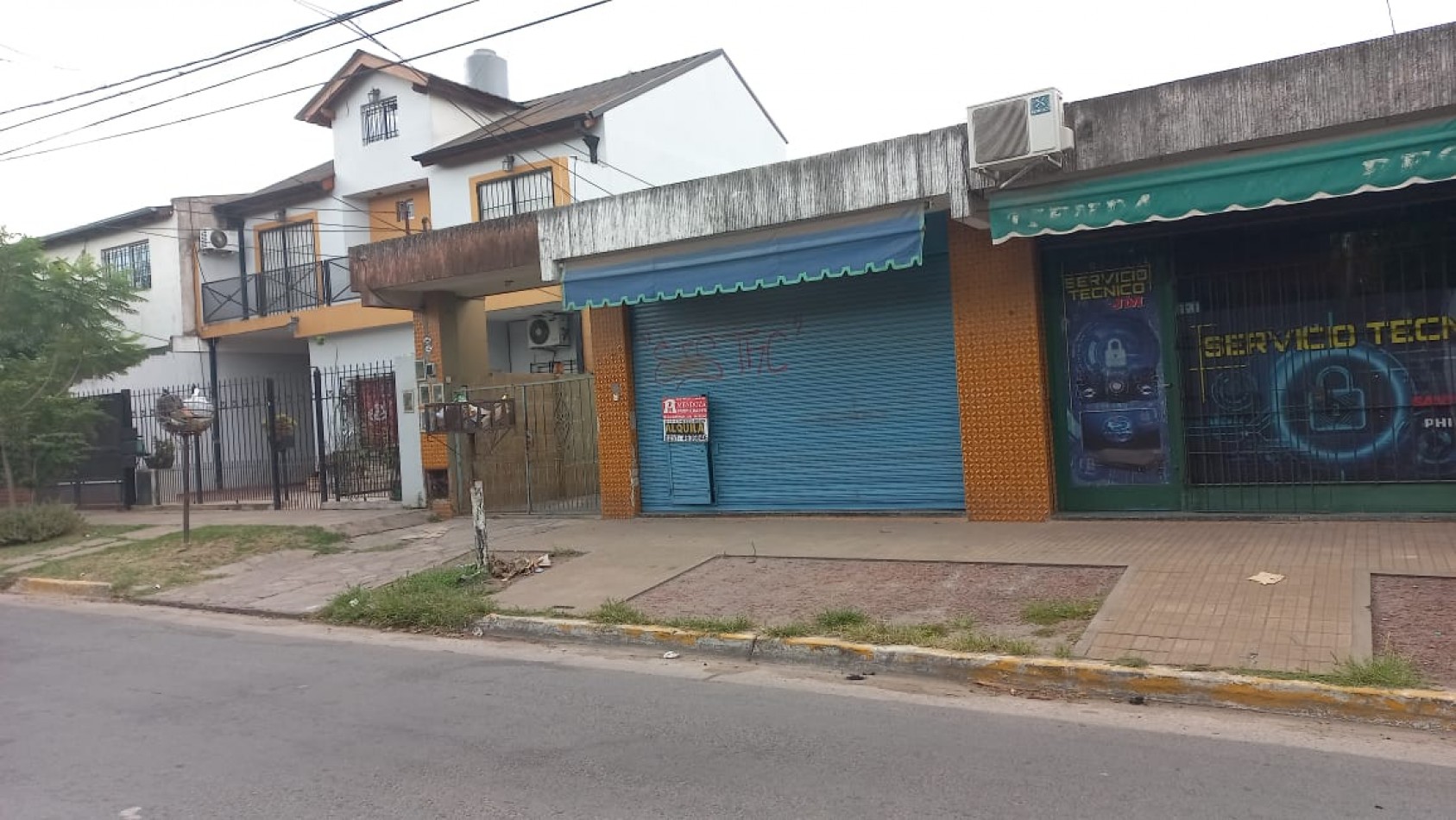 EN ALQUILER HERMOSO LOCAL IDEAL PELUQUERIA, ESTETICA ETC. EN PASO DEL REY, BARRIO ASUNCION.