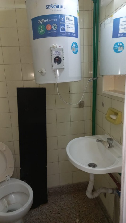 EN ALQUILER HERMOSO LOCAL IDEAL PELUQUERIA, ESTETICA ETC. EN PASO DEL REY, BARRIO ASUNCION.