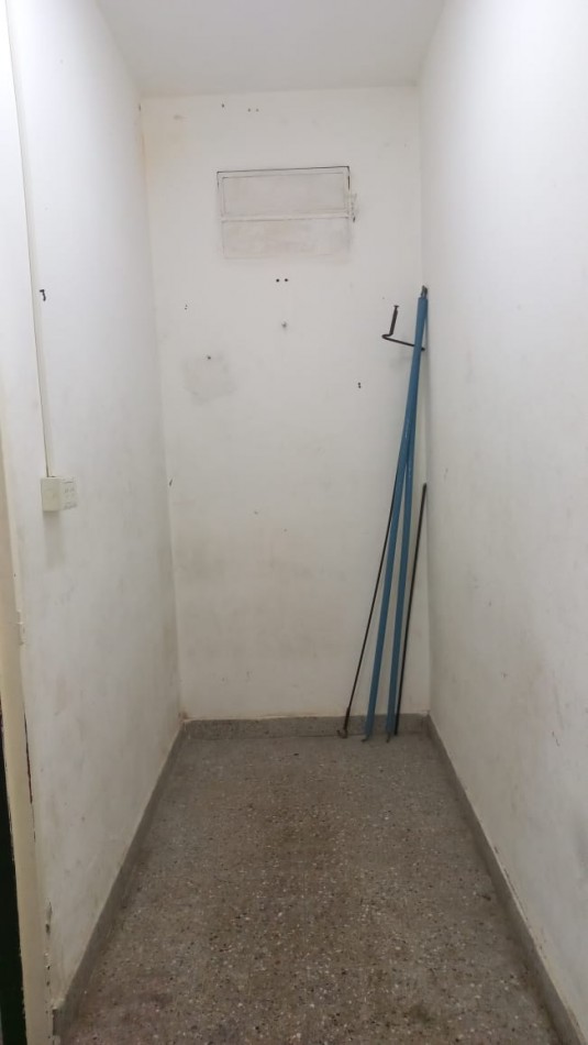 EN ALQUILER HERMOSO LOCAL IDEAL PELUQUERIA, ESTETICA ETC. EN PASO DEL REY, BARRIO ASUNCION.