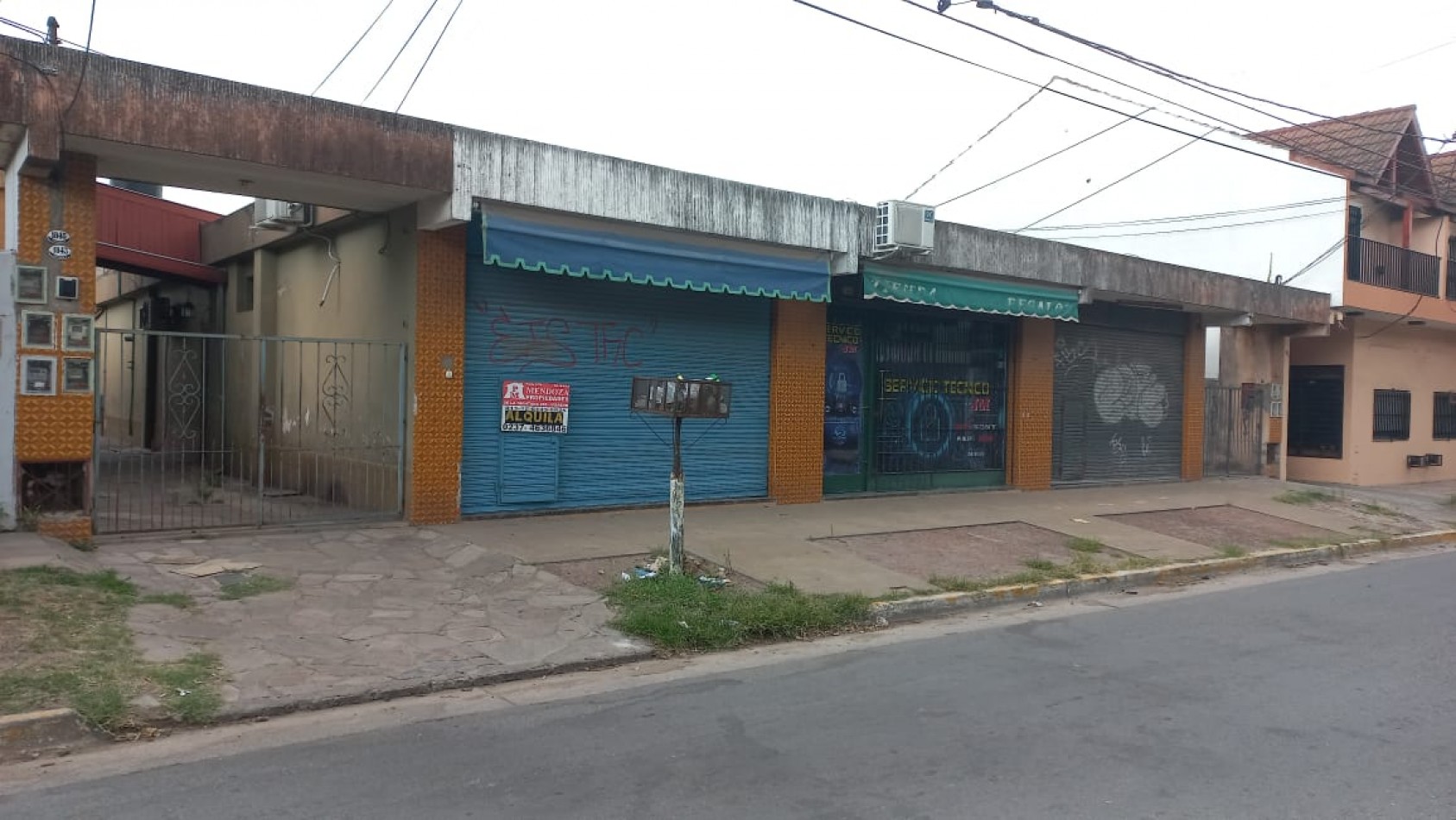 EN ALQUILER HERMOSO LOCAL IDEAL PELUQUERIA, ESTETICA ETC. EN PASO DEL REY, BARRIO ASUNCION.