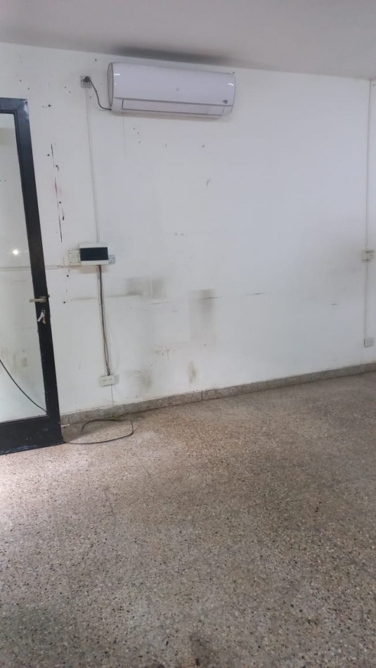 EN ALQUILER HERMOSO LOCAL IDEAL PELUQUERIA, ESTETICA ETC. EN PASO DEL REY, BARRIO ASUNCION.