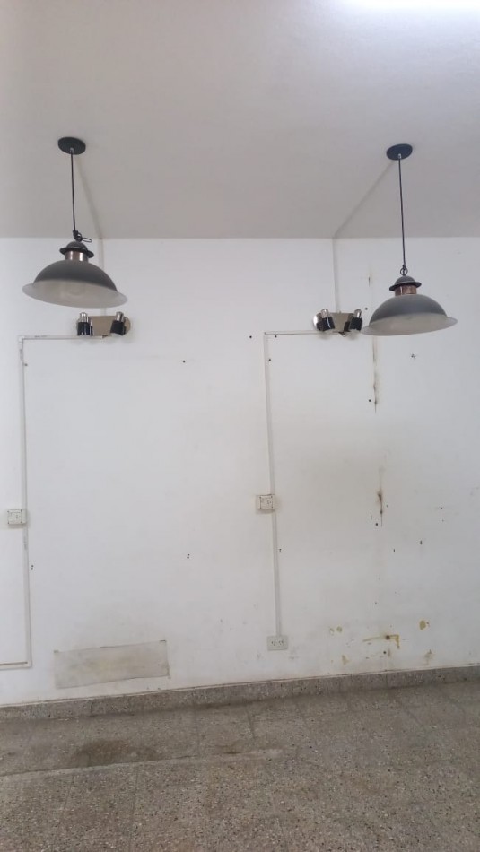 EN ALQUILER HERMOSO LOCAL IDEAL PELUQUERIA, ESTETICA ETC. EN PASO DEL REY, BARRIO ASUNCION.