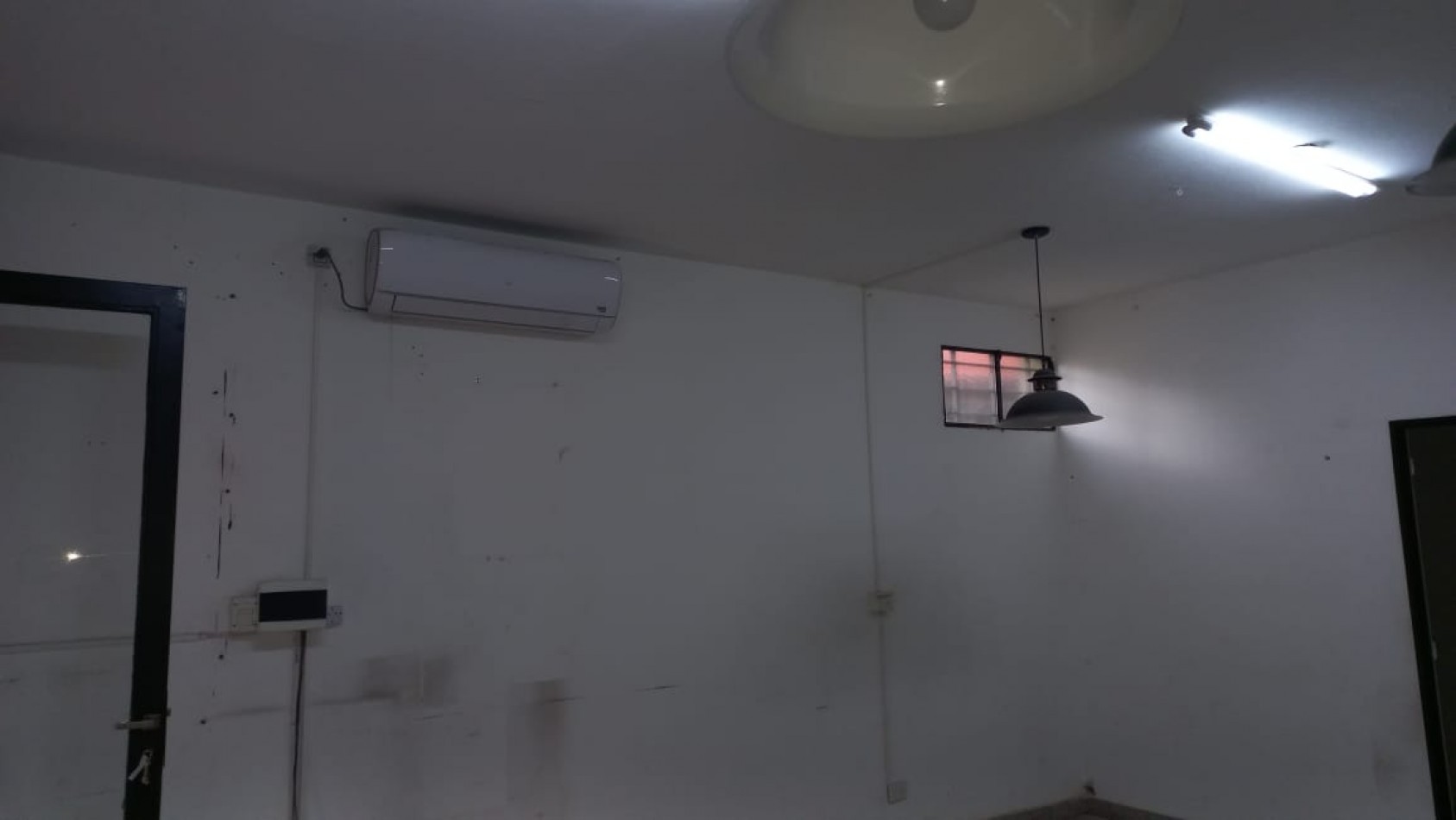 EN ALQUILER HERMOSO LOCAL IDEAL PELUQUERIA, ESTETICA ETC. EN PASO DEL REY, BARRIO ASUNCION.