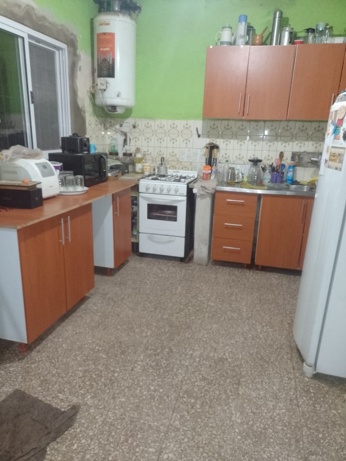 VENDO HERMOSA CASA APTA CREDITO. PLANOS, ESCRITURA, ASFALTO, GAS NATURAL, AGUA CORRIENTE, GAS NATURAL IMPERDIBLE
