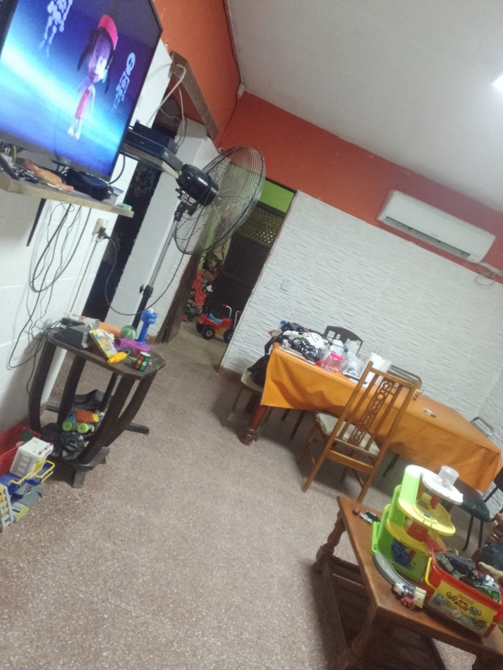 VENDO HERMOSA CASA APTA CREDITO. PLANOS, ESCRITURA, ASFALTO, GAS NATURAL, AGUA CORRIENTE, GAS NATURAL IMPERDIBLE