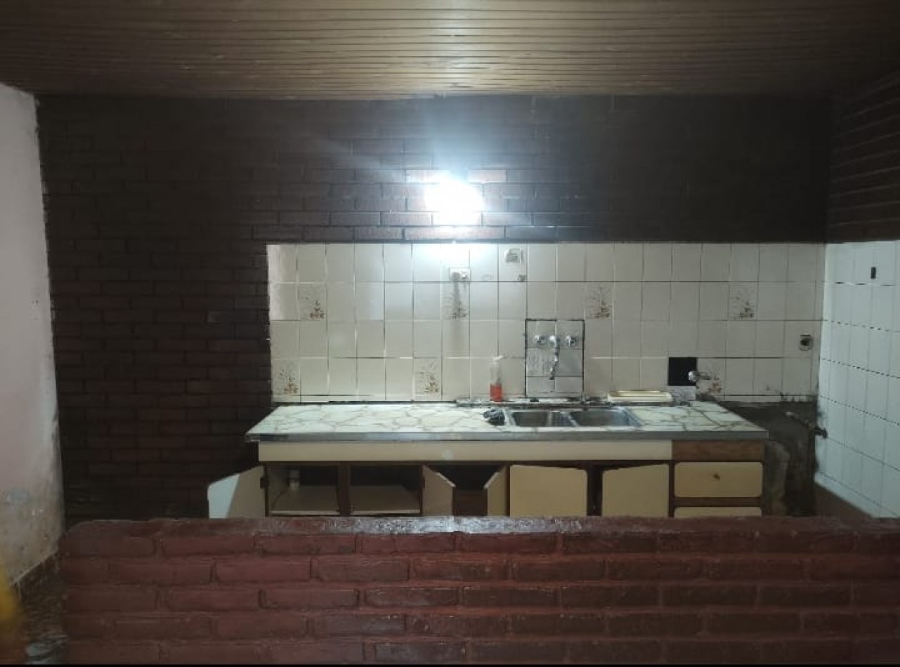 VENDO HERMOSA CASA APTA CREDITO. PLANOS, ESCRITURA, ASFALTO, GAS NATURAL, AGUA CORRIENTE, GAS NATURAL IMPERDIBLE