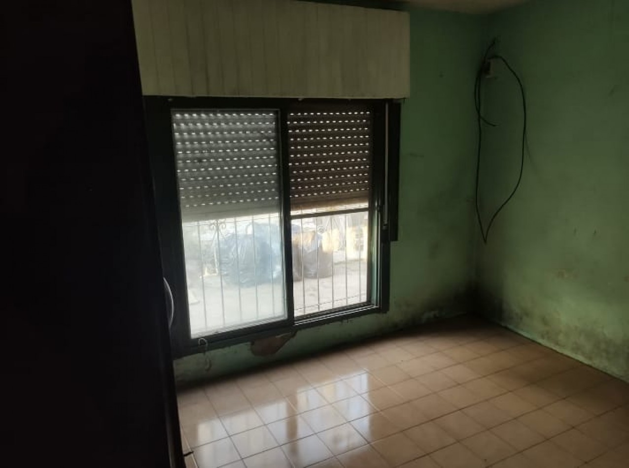 VENDO HERMOSA CASA APTA CREDITO. PLANOS, ESCRITURA, ASFALTO, GAS NATURAL, AGUA CORRIENTE, GAS NATURAL IMPERDIBLE