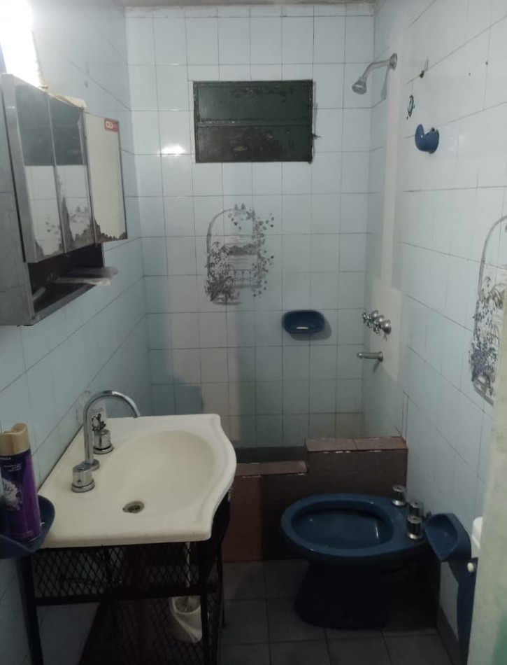 VENDO HERMOSA CASA APTA CREDITO. PLANOS, ESCRITURA, ASFALTO, GAS NATURAL, AGUA CORRIENTE, GAS NATURAL IMPERDIBLE