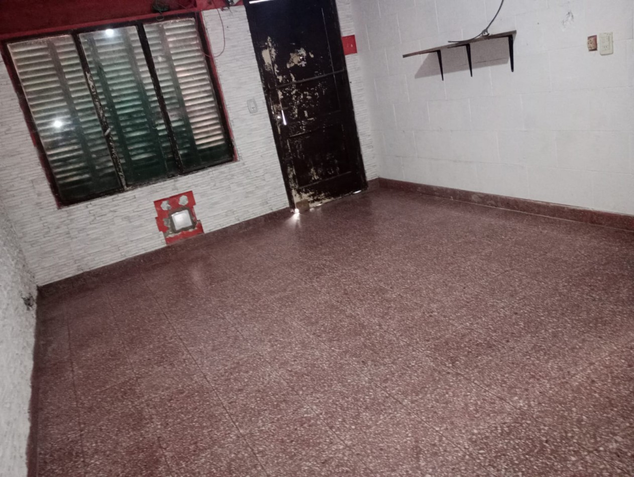 VENDO HERMOSA CASA APTA CREDITO. PLANOS, ESCRITURA, ASFALTO, GAS NATURAL, AGUA CORRIENTE, GAS NATURAL IMPERDIBLE