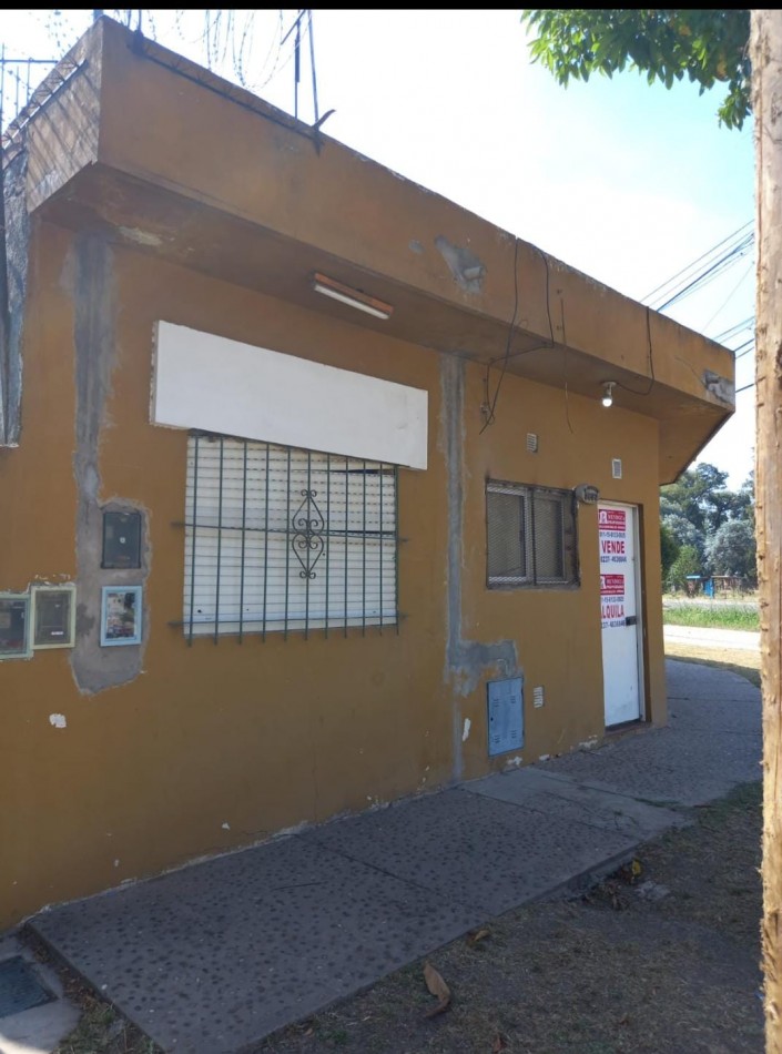 VENDO LOCAL CON AMPLIA VIVIENDA SOBRE RUTA PROVINCIAL 25 EN BARRIO MORENO 2.000, PARTIDO DE MORENO