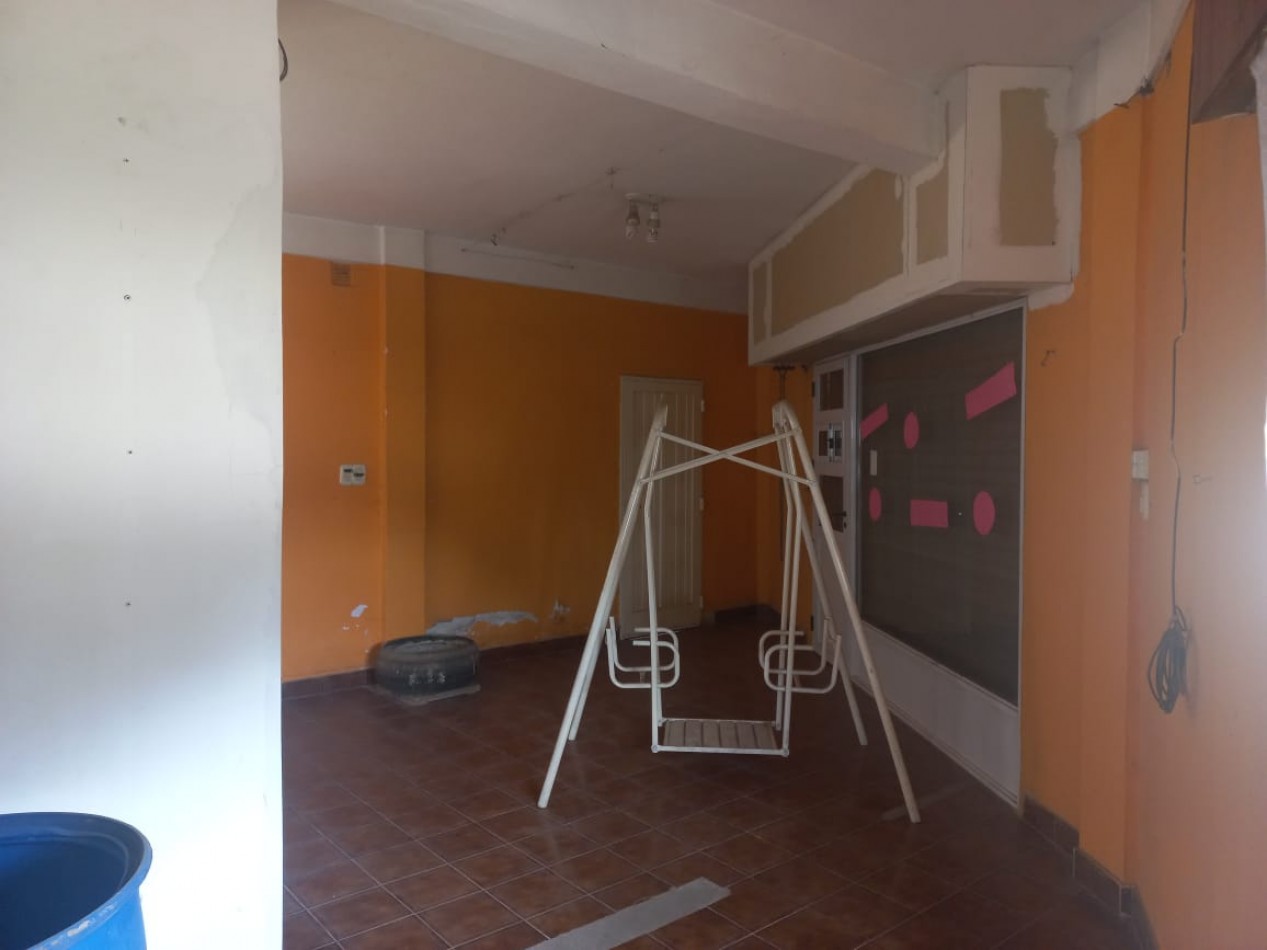 VENDO LOCAL CON AMPLIA VIVIENDA SOBRE RUTA PROVINCIAL 25 EN BARRIO MORENO 2.000, PARTIDO DE MORENO